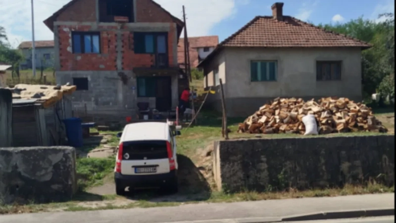 Kuća kod Požege za samo 13.000 evra: Ima struju i vodu, nalazi se uz magistralu, ali postoji jedna začkoljica Kuća kod Požege za samo 13.000 evra: Ima struju i vodu, nalazi se uz magistralu, ali postoji jedna začkoljica