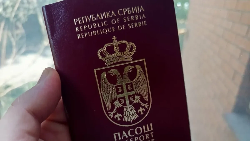 Opravdan strah? Sve više putnika uvija pasoš u aluminijumsku foliju Opravdan strah? Sve više putnika uvija pasoš u aluminijumsku foliju