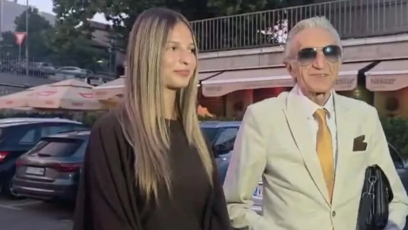 Sin našeg muzičara je preminuo, a ovo je njegova ćerka! Mirko Kodić na Kebinom koncertu sa mezimicom Sin našeg muzičara je preminuo, a ovo je njegova ćerka! Mirko Kodić na Kebinom koncertu sa mezimicom