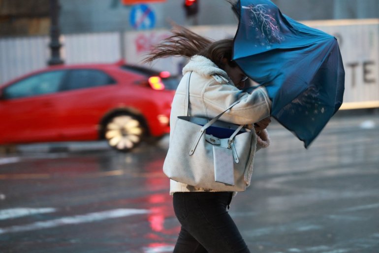 TEMPERATURA PADA NA 0, OČEKUJU SE I PAHULJE SNEGA: Od ovog datuma vraća se letnje vreme