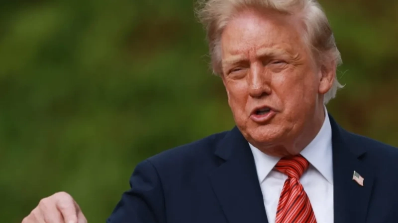 Tramp okrivio Zelenskog za skok cene goriva u Americi Tramp okrivio Zelenskog za skok cene goriva u Americi