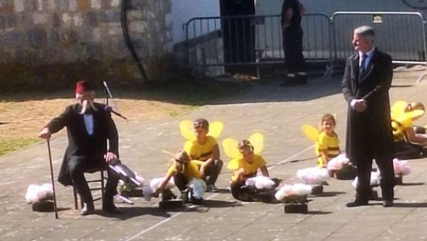VUK NAS OVENČAO KULTURNOM SVEŠĆU: Održan 93. Vukov sabor u Tršiću kod Loznice (FOTO) VUK NAS OVENČAO KULTURNOM SVEŠĆU: Održan 93. Vukov sabor u Tršiću kod Loznice (FOTO)