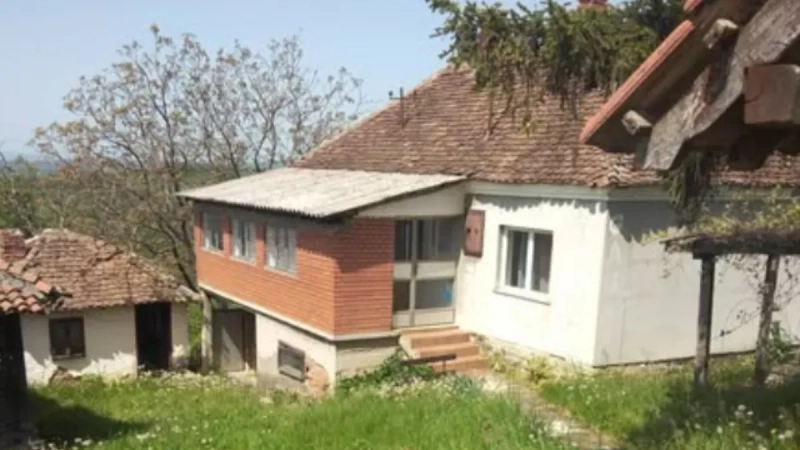 Za cenu garsonjere – kuća i 1,35 hektara zemlje! Vlasnik za celo imanje traži 28.000 evra Za cenu garsonjere – kuća i 1,35 hektara zemlje! Vlasnik za celo imanje traži 28.000 evra