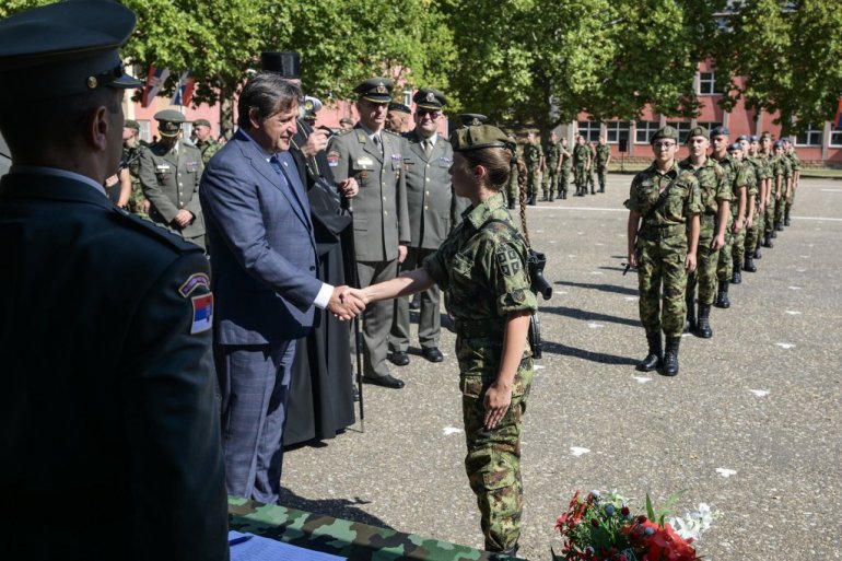 "ZAKLETI SE OTADŽBINI ODUVEK JE BILO ZA DIVLJENJE": Ministar Gašić na polaganju vojničke zakletve u Valjevu (FOTO)