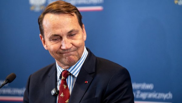 DIPLOMATSKA KATASTROFA: Sikorski pozvao zemlje EU da zatvore ruske konzulate DIPLOMATSKA KATASTROFA: Sikorski pozvao zemlje EU da zatvore ruske konzulate