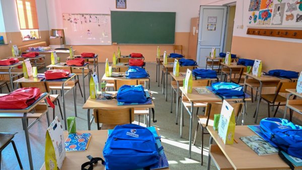 DRŽAVA ULAŽE 66,3 MILIONA EVRA: U Srbiji se gradi i rekonstruiše 126 osnovnih škola DRŽAVA ULAŽE 66,3 MILIONA EVRA: U Srbiji se gradi i rekonstruiše 126 osnovnih škola
