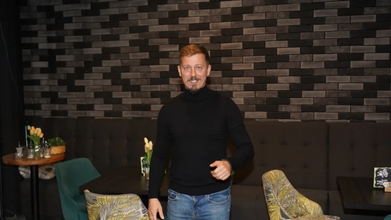 „Hitna pomoć je non stop dolazila zbog njega!“: Ovaj pevač je stalno padao u nesvest u Zvezdama Granda „Hitna pomoć je non stop dolazila zbog njega!“: Ovaj pevač je stalno padao u nesvest u Zvezdama Granda
