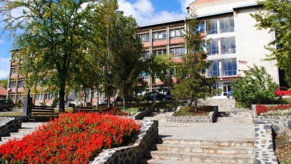 ISTORIJSKI ISKORAK: Prve dve ugradnje endoproteza kuka u KBC Kosovska Mitrovica ISTORIJSKI ISKORAK: Prve dve ugradnje endoproteza kuka u KBC Kosovska Mitrovica