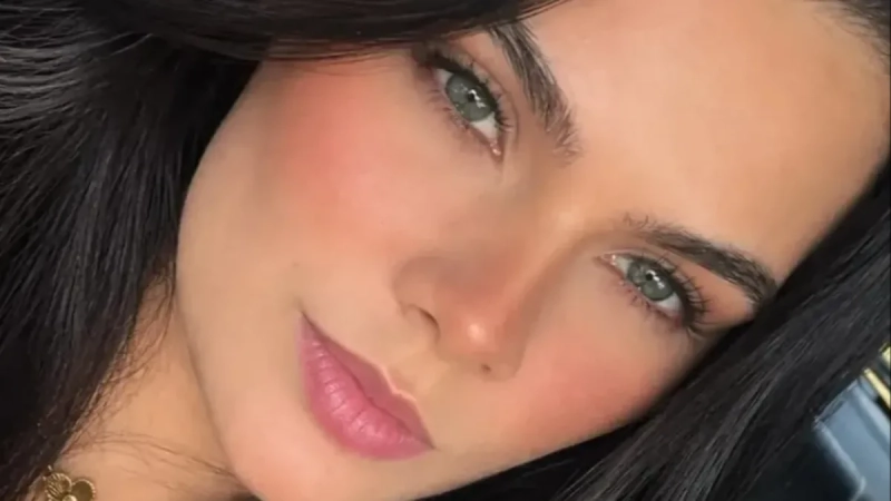 Kraljica lepote Natalija (26) poginula u stravičnoj nesreći! Autom udarila u drvo, ćerkica (1) bila sa njom u kolima! (FOTO) Kraljica lepote Natalija (26) poginula u stravičnoj nesreći! Autom udarila u drvo, ćerkica (1) bila sa njom u kolima! (FOTO)
