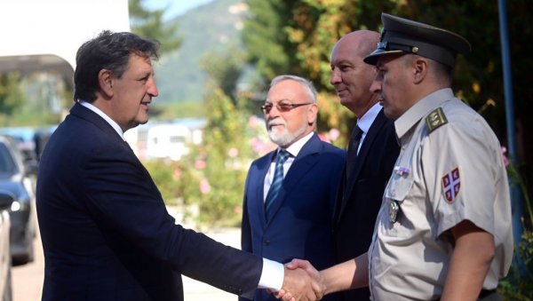 Ministar Gašić obišao preduzeće „Milan Blagojević – namenska“ Ministar Gašić obišao preduzeće „Milan Blagojević – namenska“