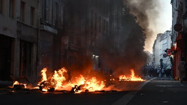 POSLE PARIZA I LIONA, I MARSEJ UVODI POLICIJSKI ČAS: Oštećeno preko 500 prodavnica, više od 100 uhapšenih POSLE PARIZA I LIONA, I MARSEJ UVODI POLICIJSKI ČAS: Oštećeno preko 500 prodavnica, više od 100 uhapšenih