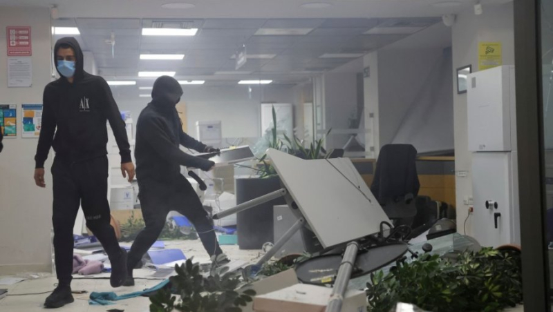 Studenti demonstranti pale zgrade u Tirani