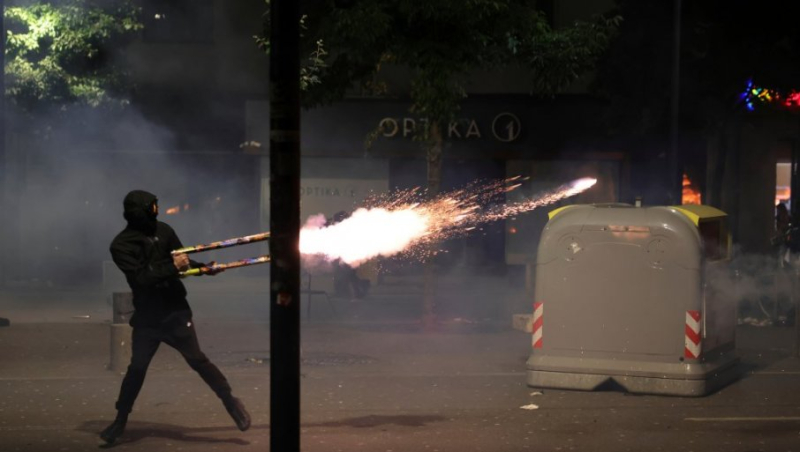 Studenti demonstranti pale zgrade u Tirani