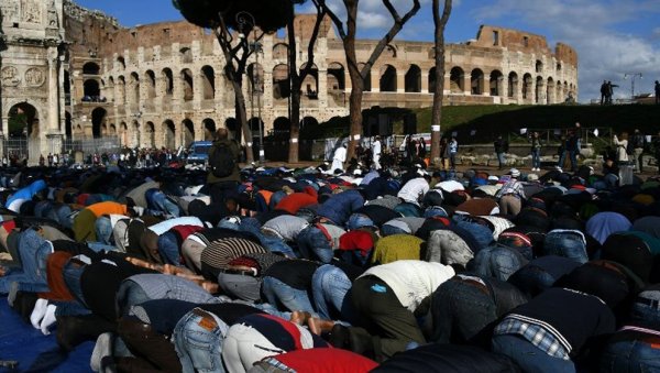 U TORINU PITANJA OKO DŽAMIJE: U Italiji odobrena građevinska dozvola za još jedan islamski verski objekat U TORINU PITANJA OKO DŽAMIJE: U Italiji odobrena građevinska dozvola za još jedan islamski verski objekat