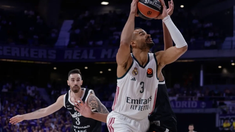UŽIVOReal Madrid – Partizan: Crno-beli ozbiljno zapretili „kralju“, pa stali UŽIVOReal Madrid – Partizan: Crno-beli ozbiljno zapretili „kralju“, pa stali