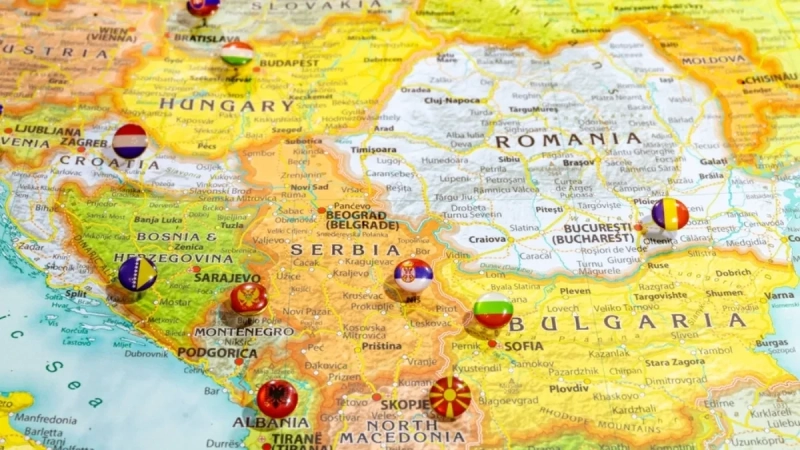 Zapad otkrio ko je odlučio da „izda Ukrajinu“: Upiru prstom u srpske komšije Zapad otkrio ko je odlučio da „izda Ukrajinu“: Upiru prstom u srpske komšije